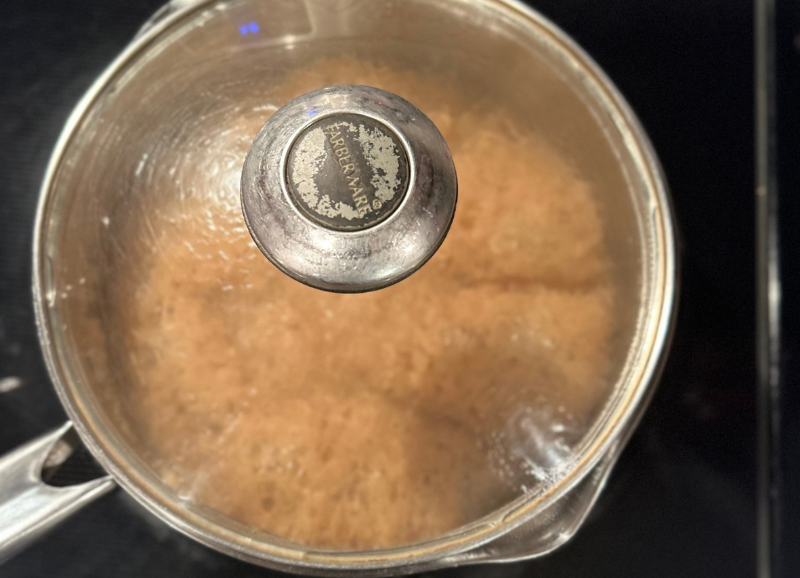 Amaranth porridge simmering