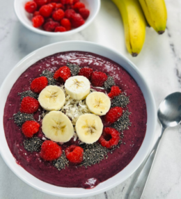 Healthy Mixed berry smoothie bowl